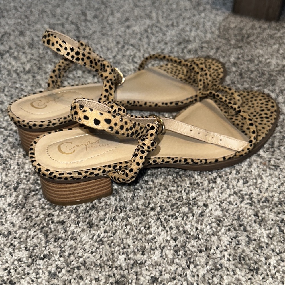 Sandals - Picture 3 of 4